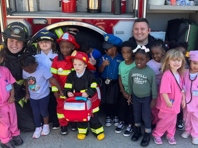 brfd group of children and firefighters at truck